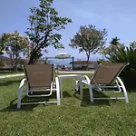 Palmyra Beachfront Apartment *