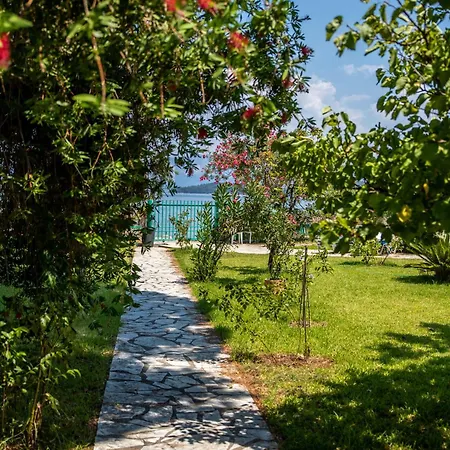Palmyra Beachfront Διαμέρισμα Νυδρί